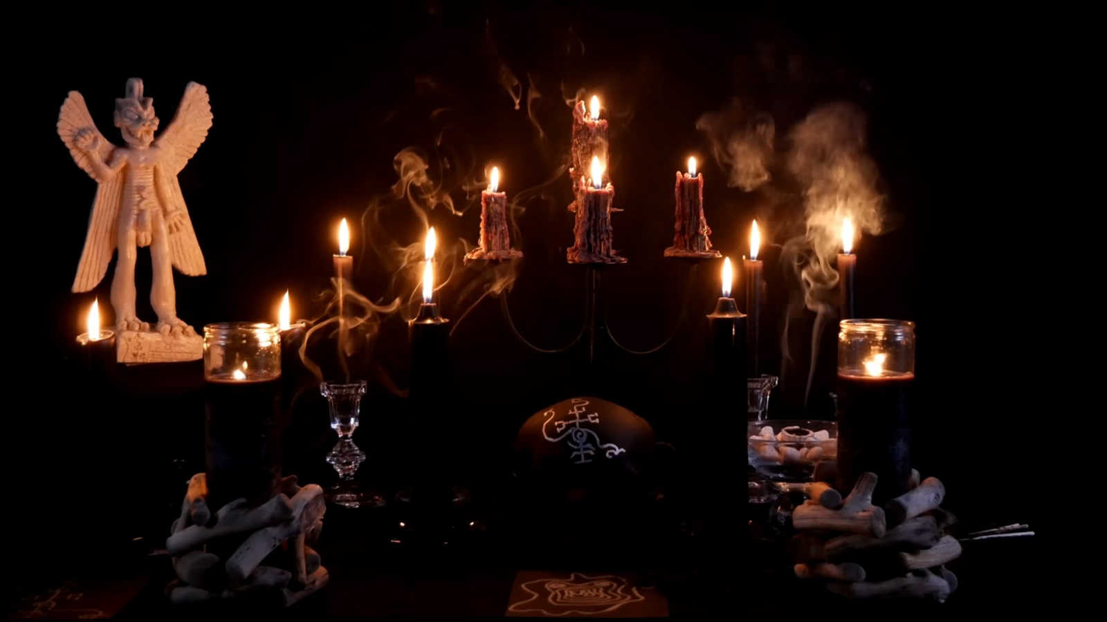 fond gothique de rituel avec bougie